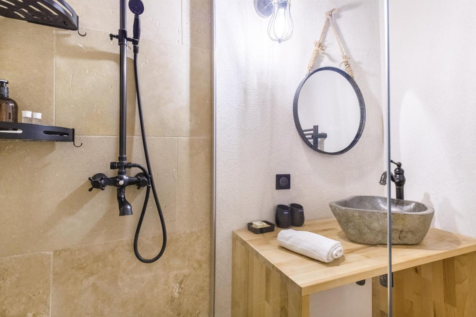 Appartement Saint Paul de Vence : le charme de l'atypique Extérieur photo